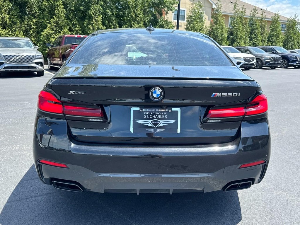 BMW 5 Series Vehicle Full-screen Gallery Image 04