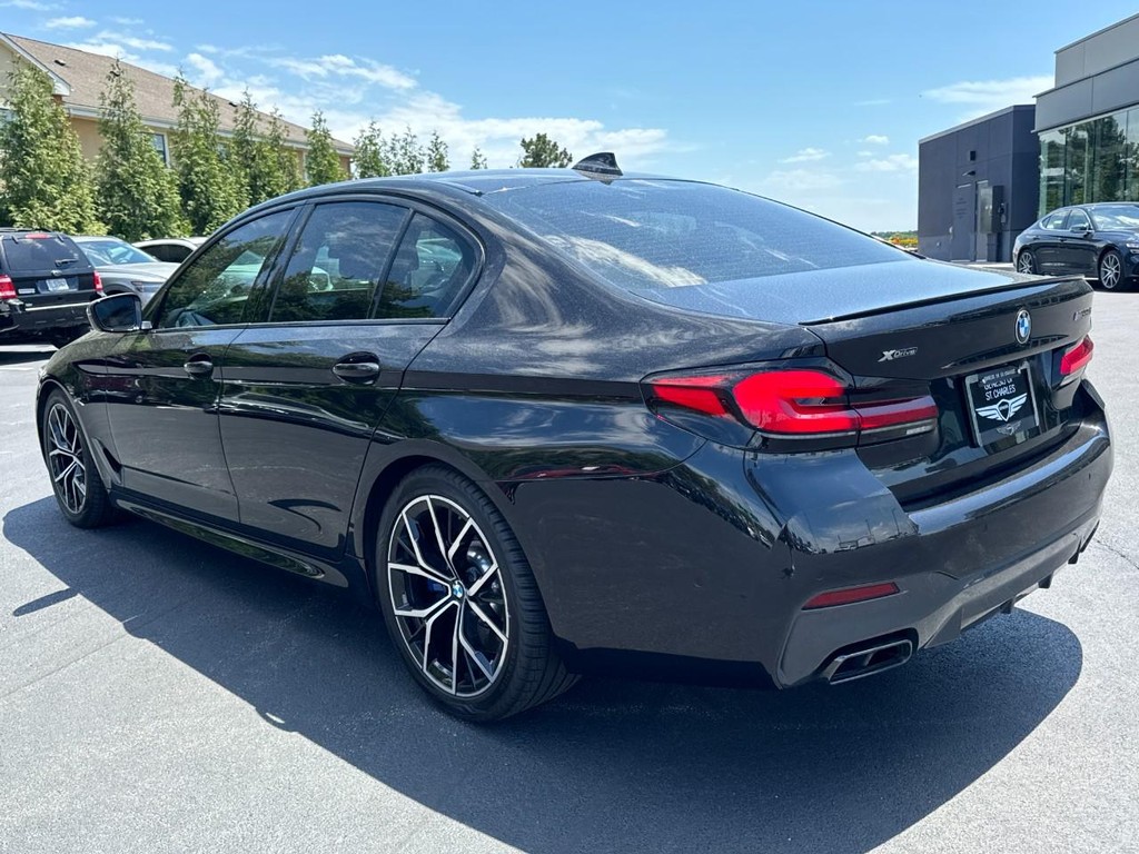 BMW 5 Series Vehicle Full-screen Gallery Image 05