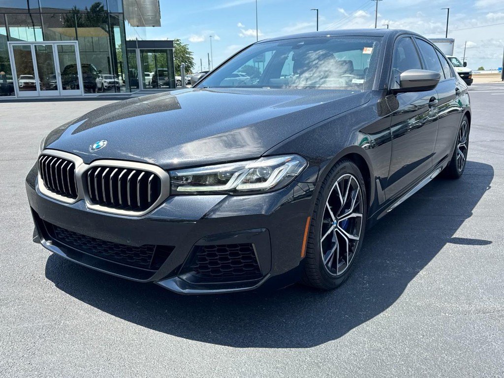 BMW 5 Series Vehicle Full-screen Gallery Image 08