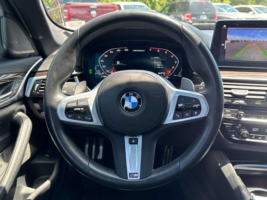 BMW 5 Series Vehicle Full-screen Gallery Image 13