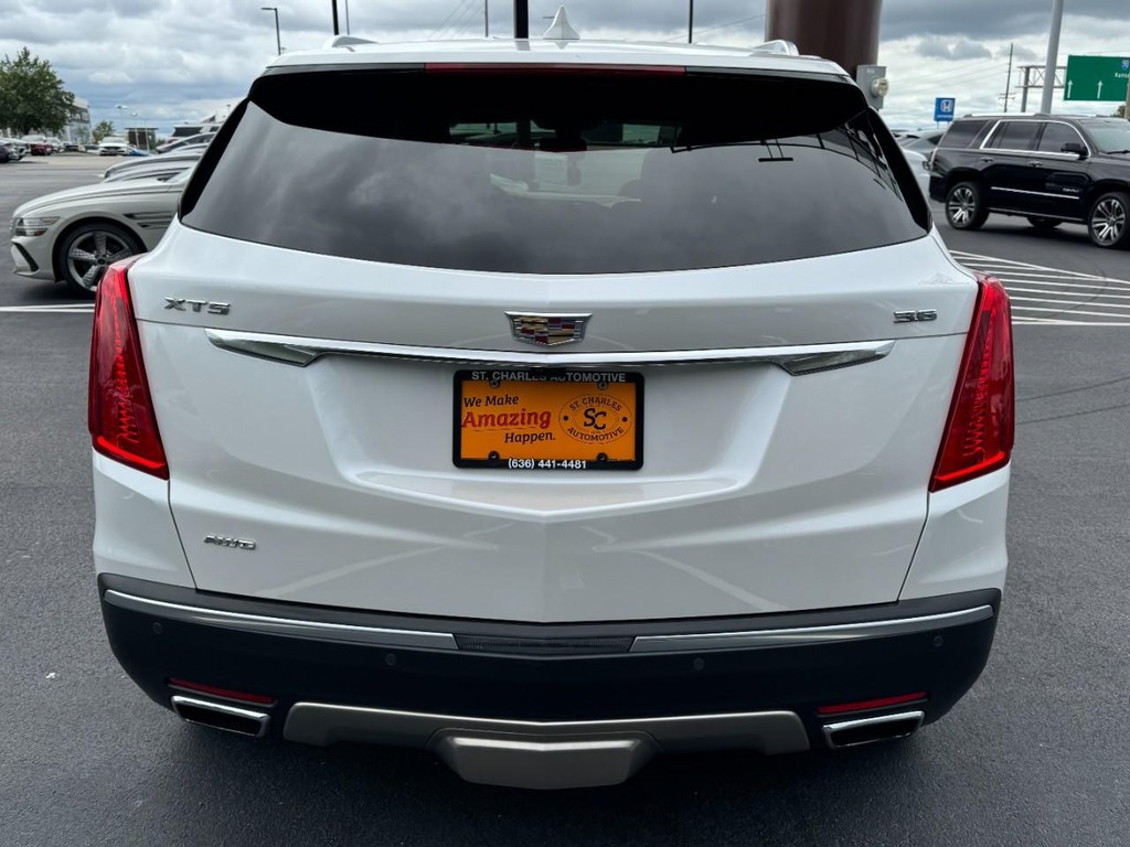 Cadillac XT5 Vehicle Full-screen Gallery Image 04
