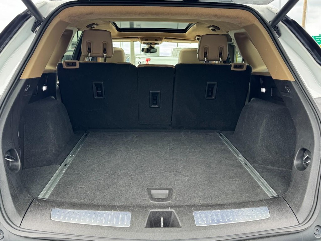 Cadillac XT5 Vehicle Full-screen Gallery Image 06