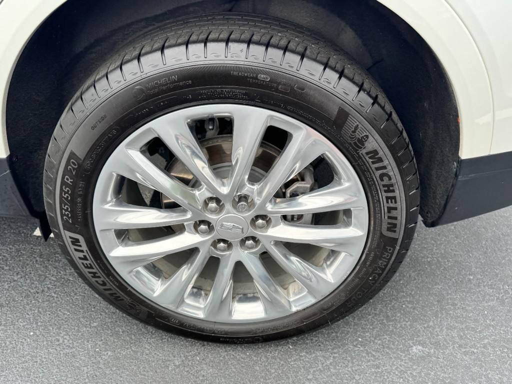 Cadillac XT5 Vehicle Full-screen Gallery Image 07