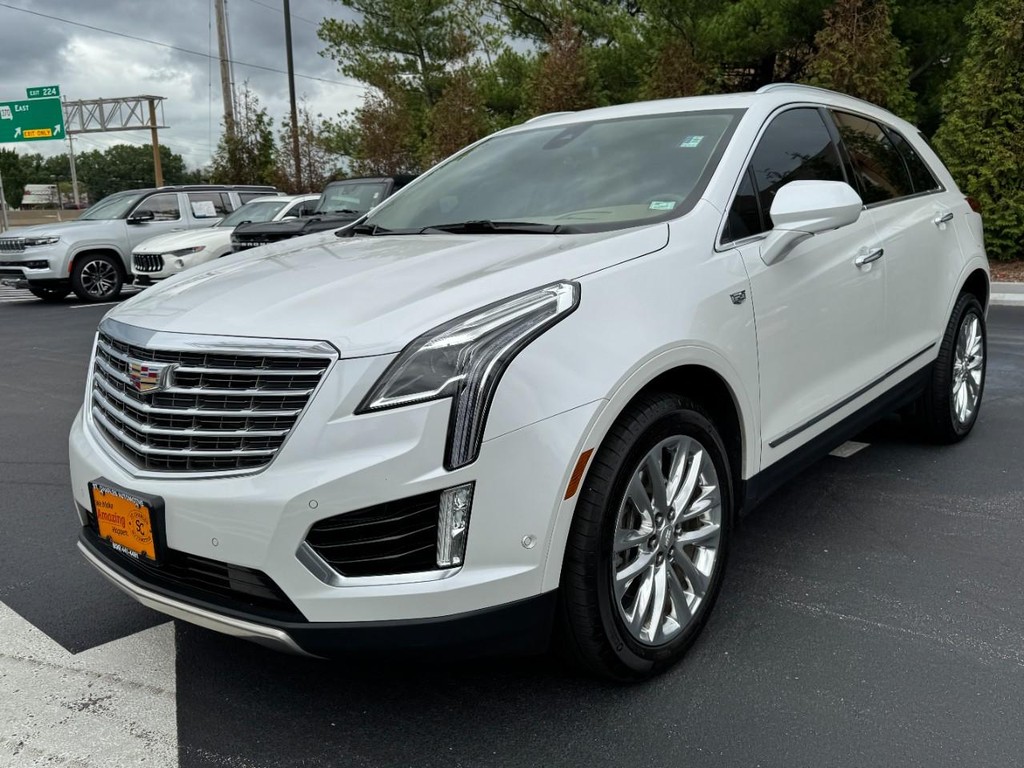 Cadillac XT5 Vehicle Full-screen Gallery Image 08
