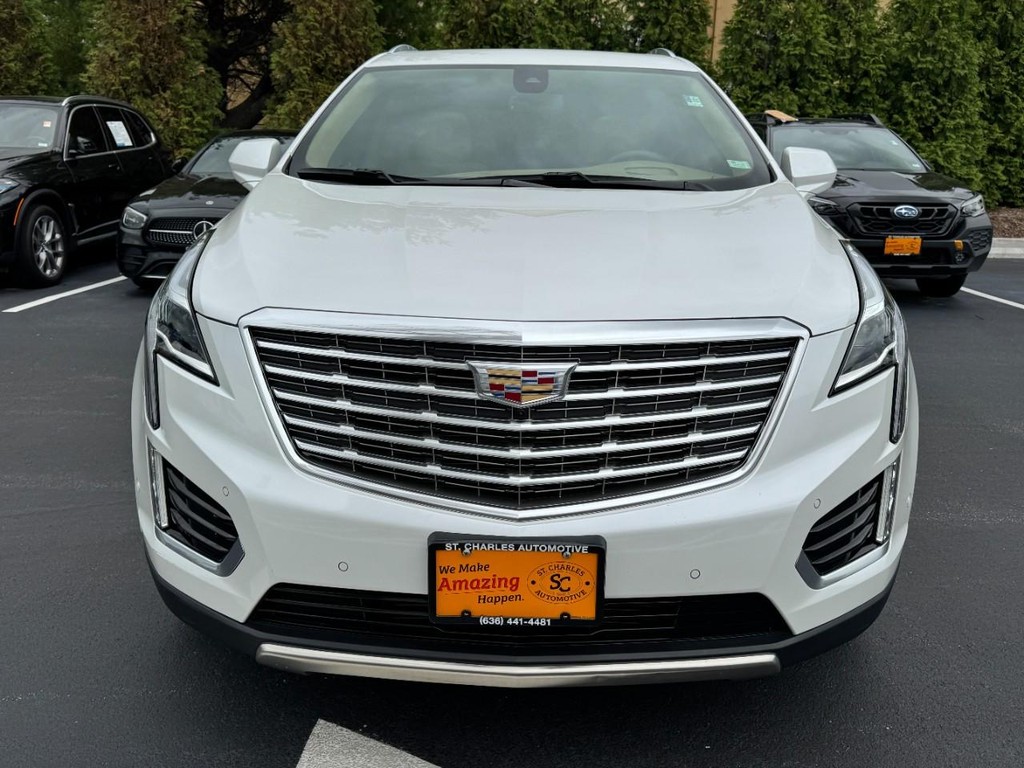 Cadillac XT5 Vehicle Full-screen Gallery Image 09