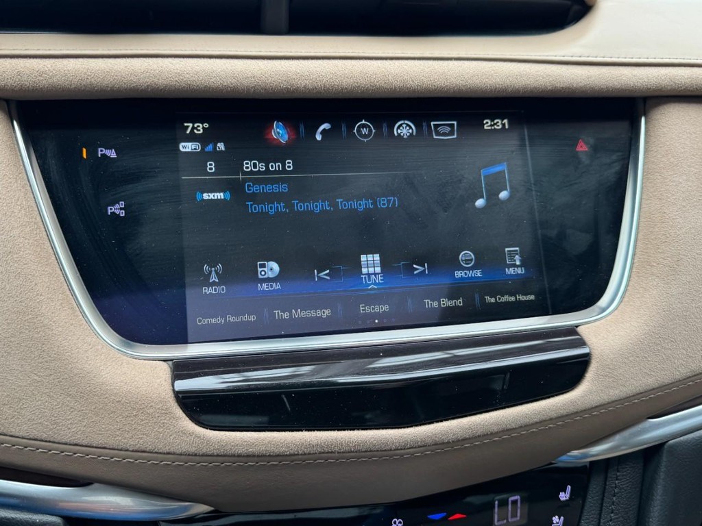 Cadillac XT5 Vehicle Full-screen Gallery Image 20