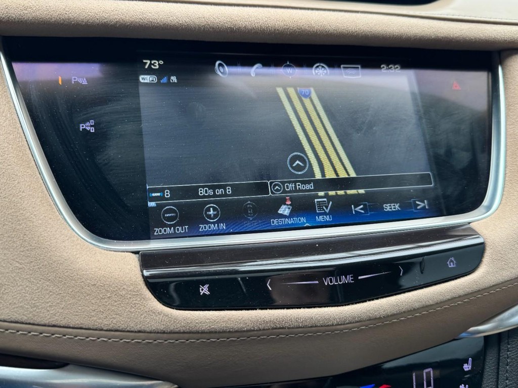 Cadillac XT5 Vehicle Full-screen Gallery Image 21