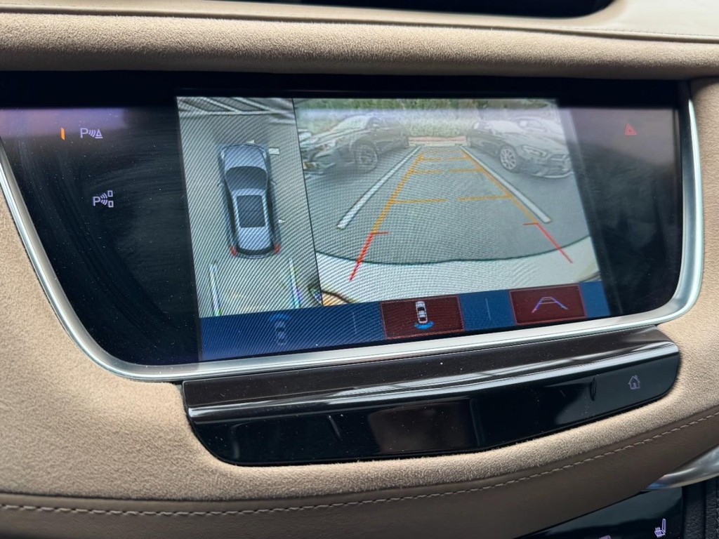 Cadillac XT5 Vehicle Full-screen Gallery Image 22