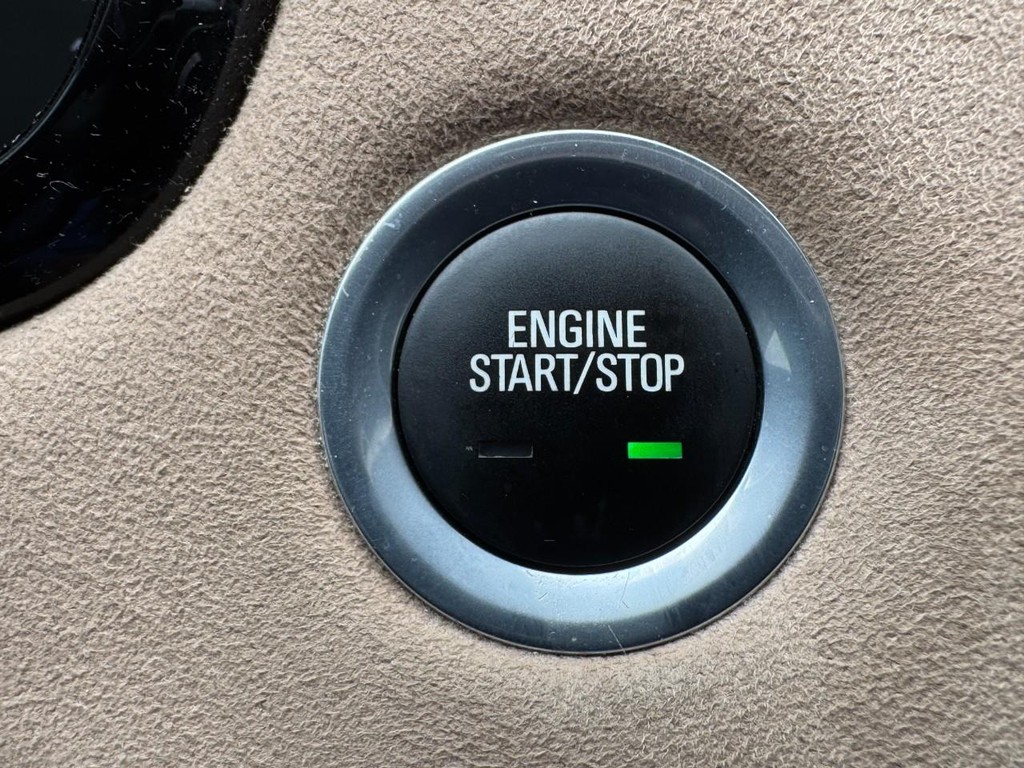 Cadillac XT5 Vehicle Full-screen Gallery Image 23