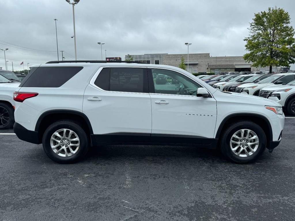 Chevrolet Traverse Vehicle Full-screen Gallery Image 02