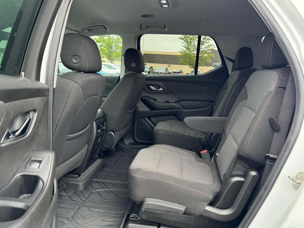 Chevrolet Traverse Vehicle Full-screen Gallery Image 10