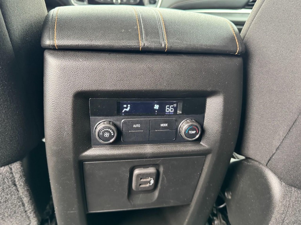 Chevrolet Traverse Vehicle Full-screen Gallery Image 12
