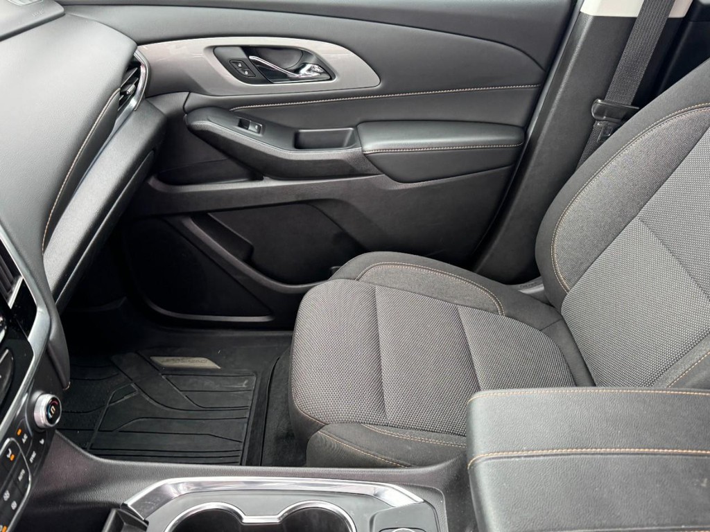 Chevrolet Traverse Vehicle Full-screen Gallery Image 15