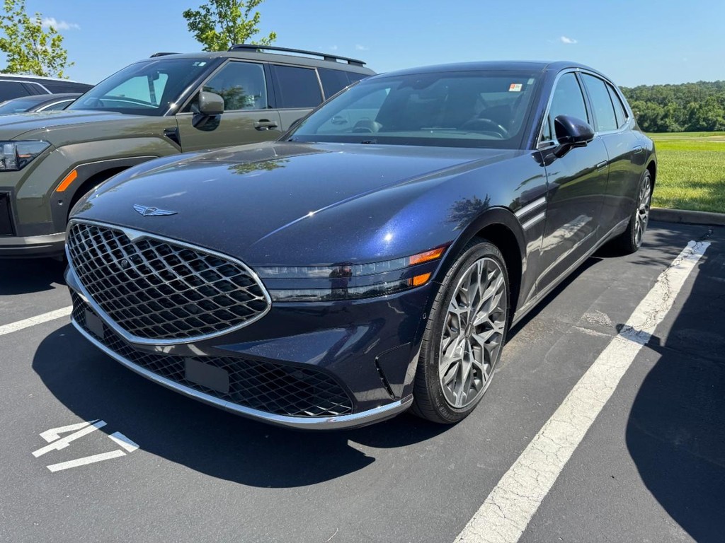 Genesis G90 Vehicle Full-screen Gallery Image 03