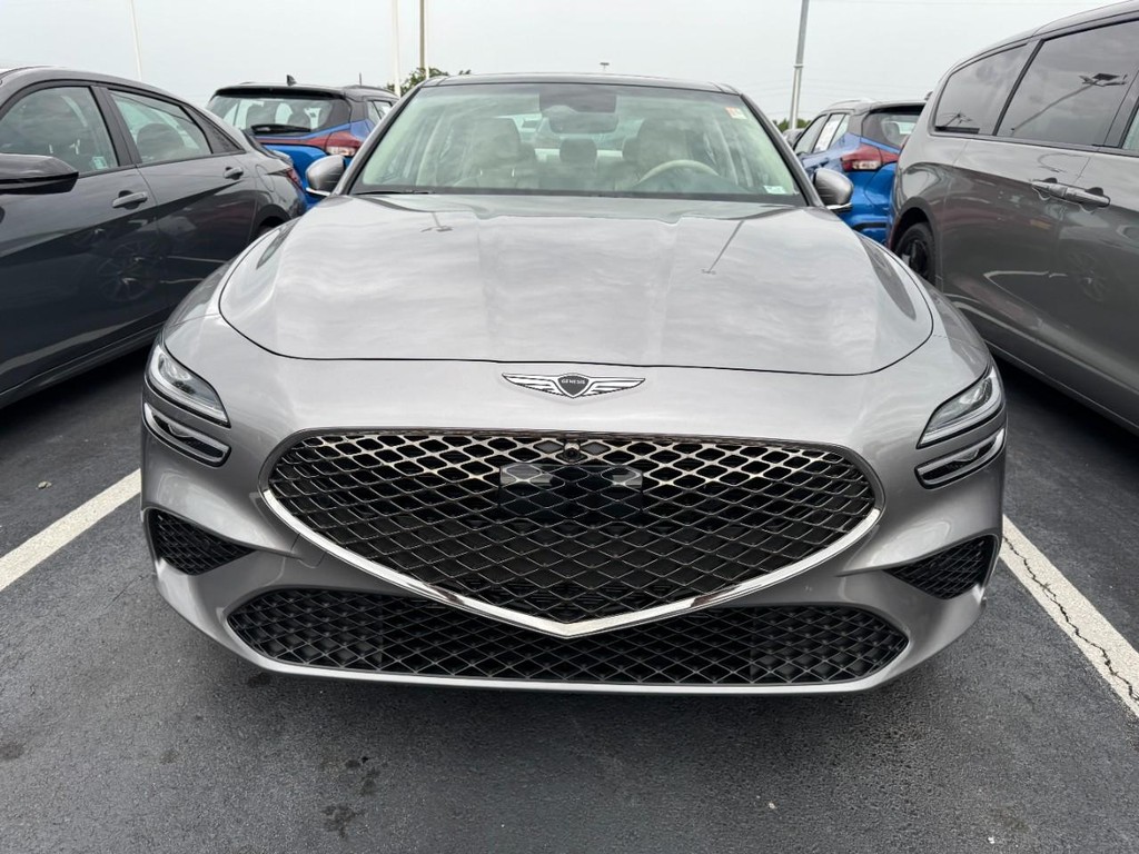 Genesis G70 Vehicle Full-screen Gallery Image 02