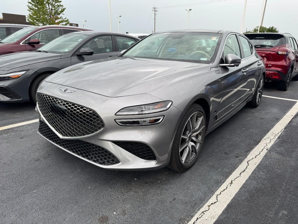 Genesis G70 Vehicle Full-screen Gallery Image 03