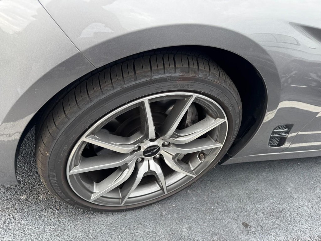 Genesis G70 Vehicle Full-screen Gallery Image 04