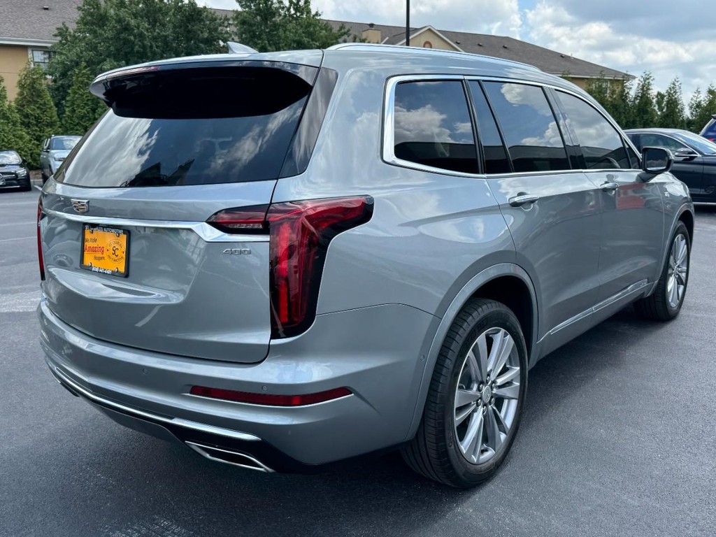 Cadillac XT6 Vehicle Full-screen Gallery Image 03