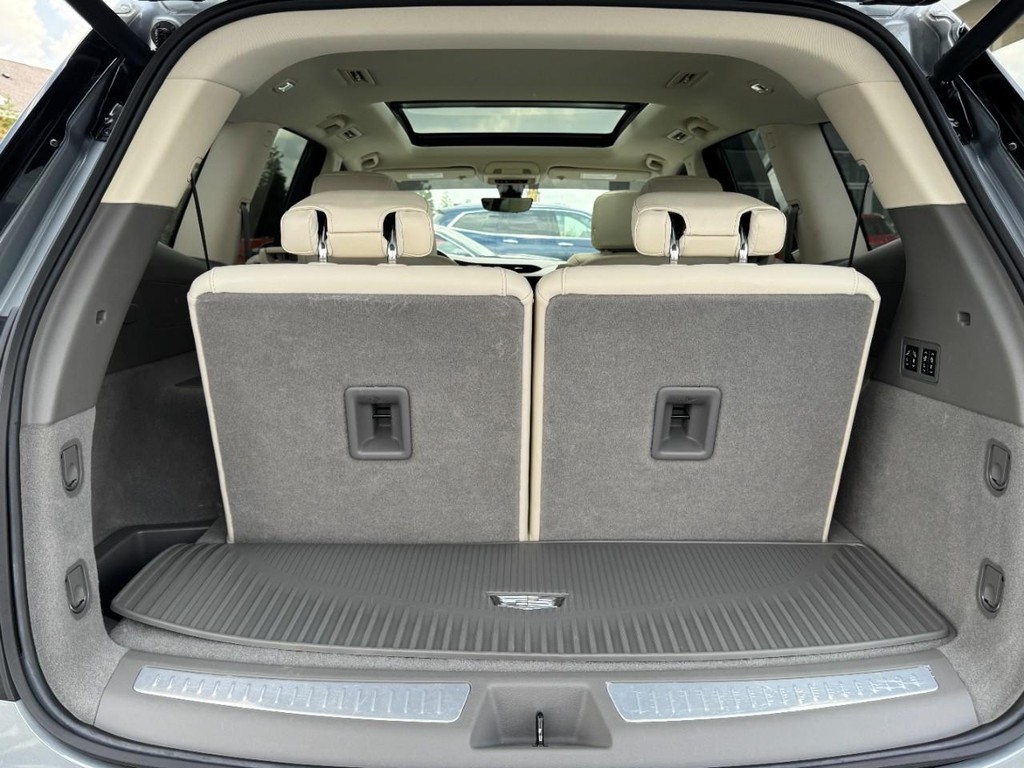 Cadillac XT6 Vehicle Full-screen Gallery Image 06