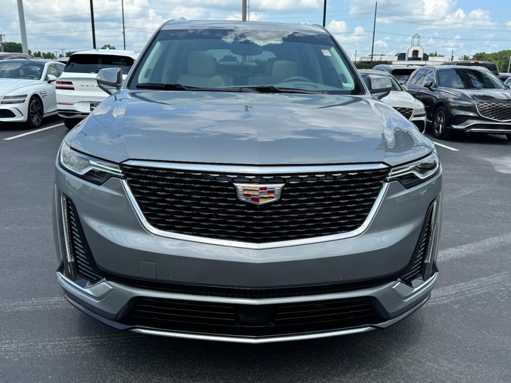 Cadillac XT6 Vehicle Full-screen Gallery Image 09