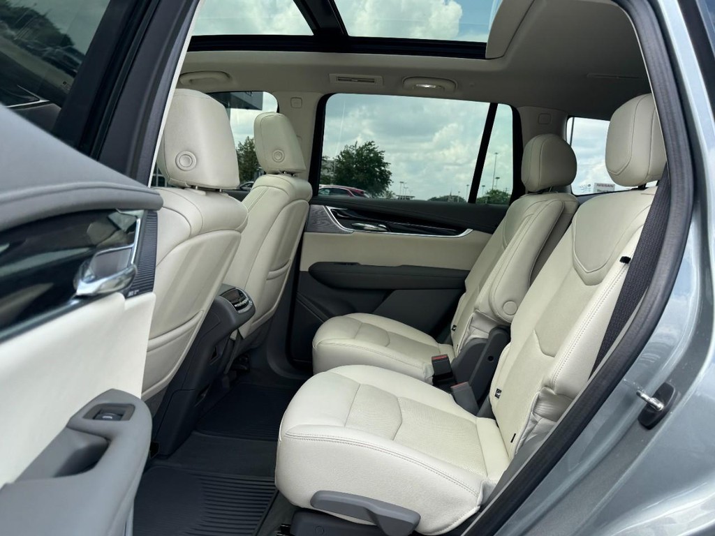 Cadillac XT6 Vehicle Full-screen Gallery Image 10