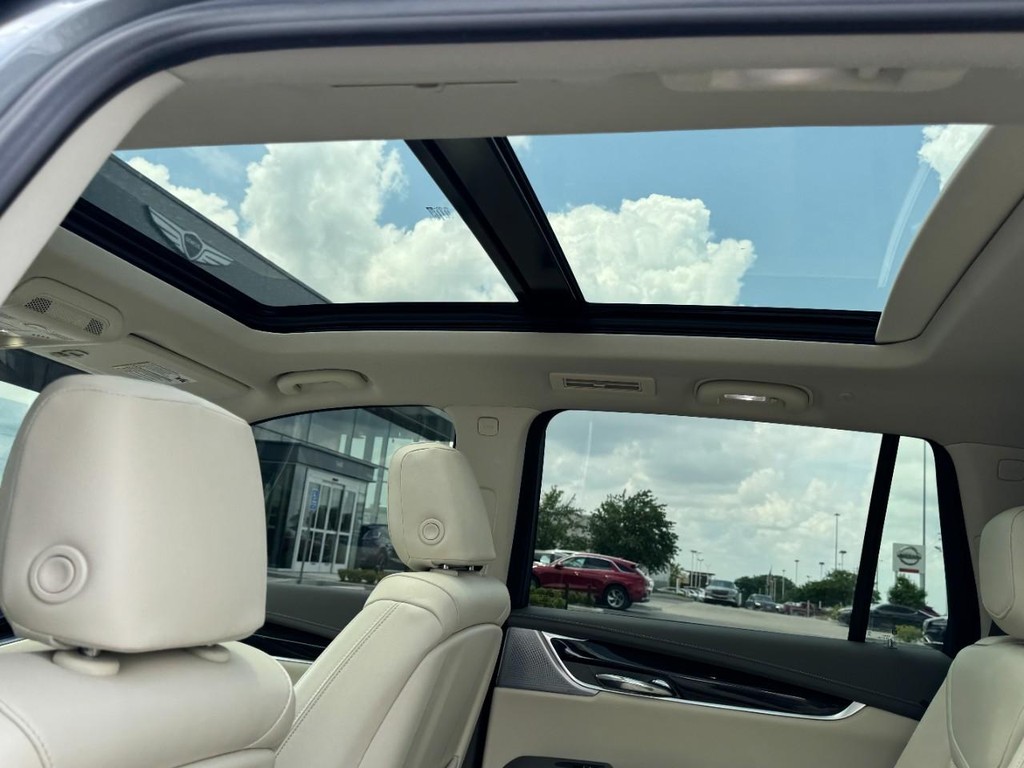 Cadillac XT6 Vehicle Full-screen Gallery Image 11