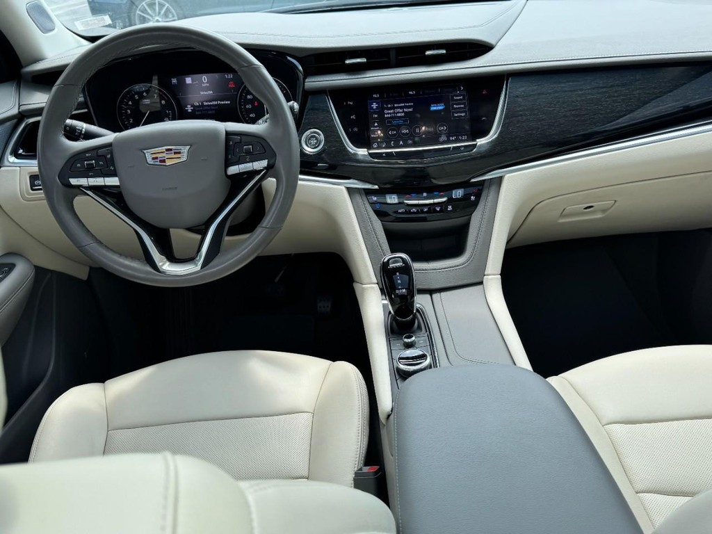 Cadillac XT6 Vehicle Full-screen Gallery Image 13