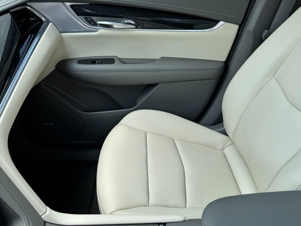 Cadillac XT6 Vehicle Full-screen Gallery Image 15