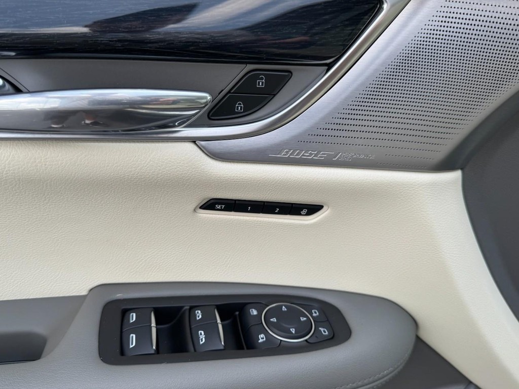 Cadillac XT6 Vehicle Full-screen Gallery Image 17