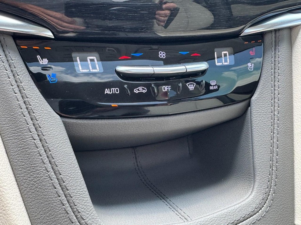 Cadillac XT6 Vehicle Full-screen Gallery Image 20