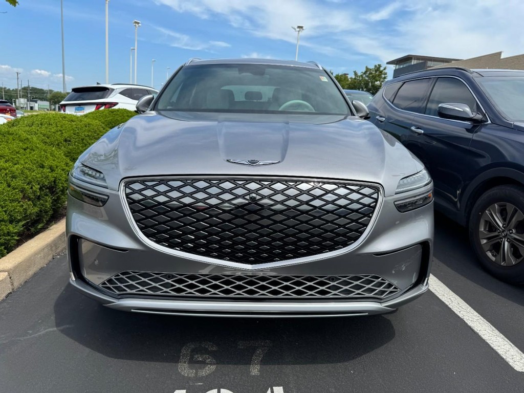 Genesis Electrified GV70 Vehicle Full-screen Gallery Image 02