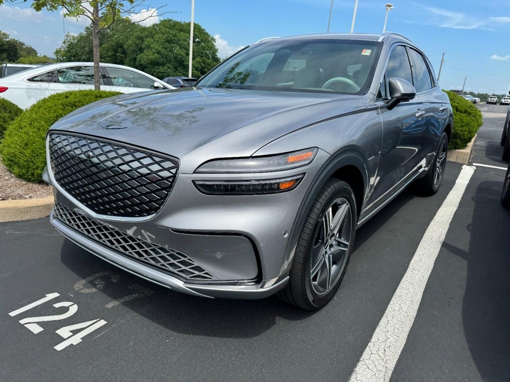 Genesis Electrified GV70 Vehicle Full-screen Gallery Image 03