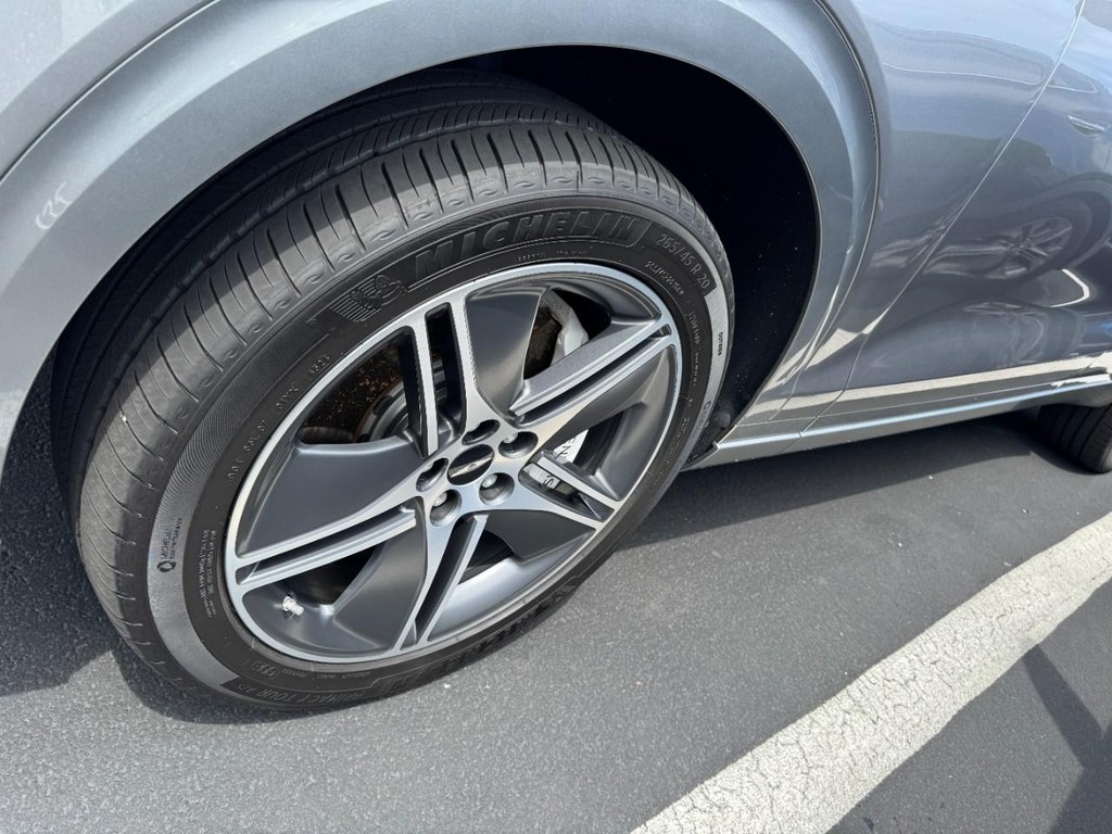 Genesis Electrified GV70 Vehicle Full-screen Gallery Image 04