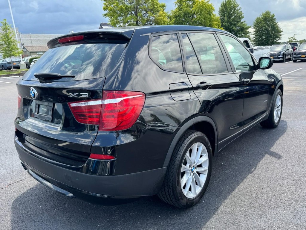 BMW X3 Vehicle Full-screen Gallery Image 03