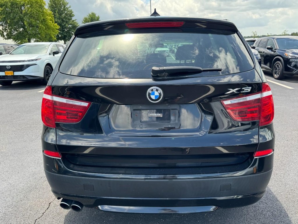 BMW X3 Vehicle Full-screen Gallery Image 04