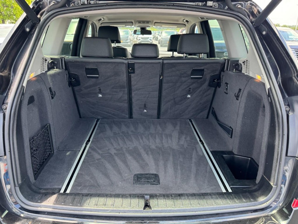BMW X3 Vehicle Full-screen Gallery Image 06