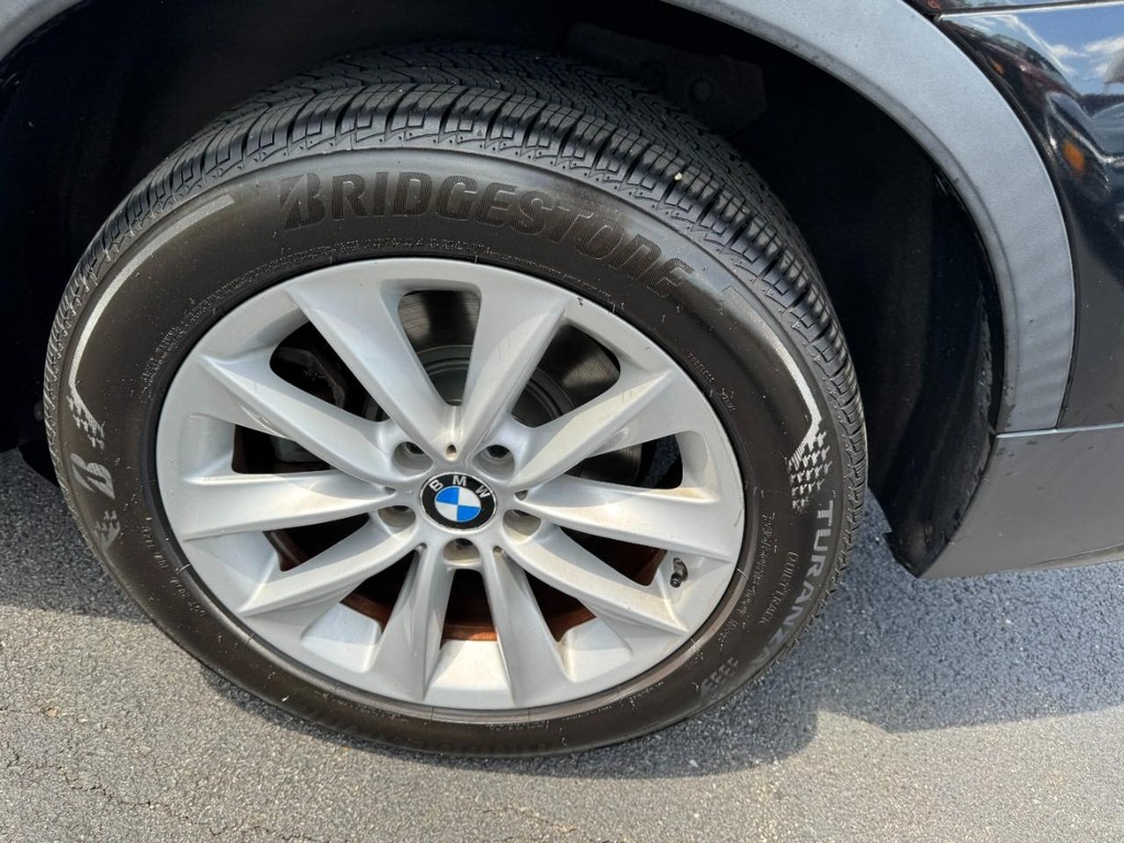 BMW X3 Vehicle Full-screen Gallery Image 07