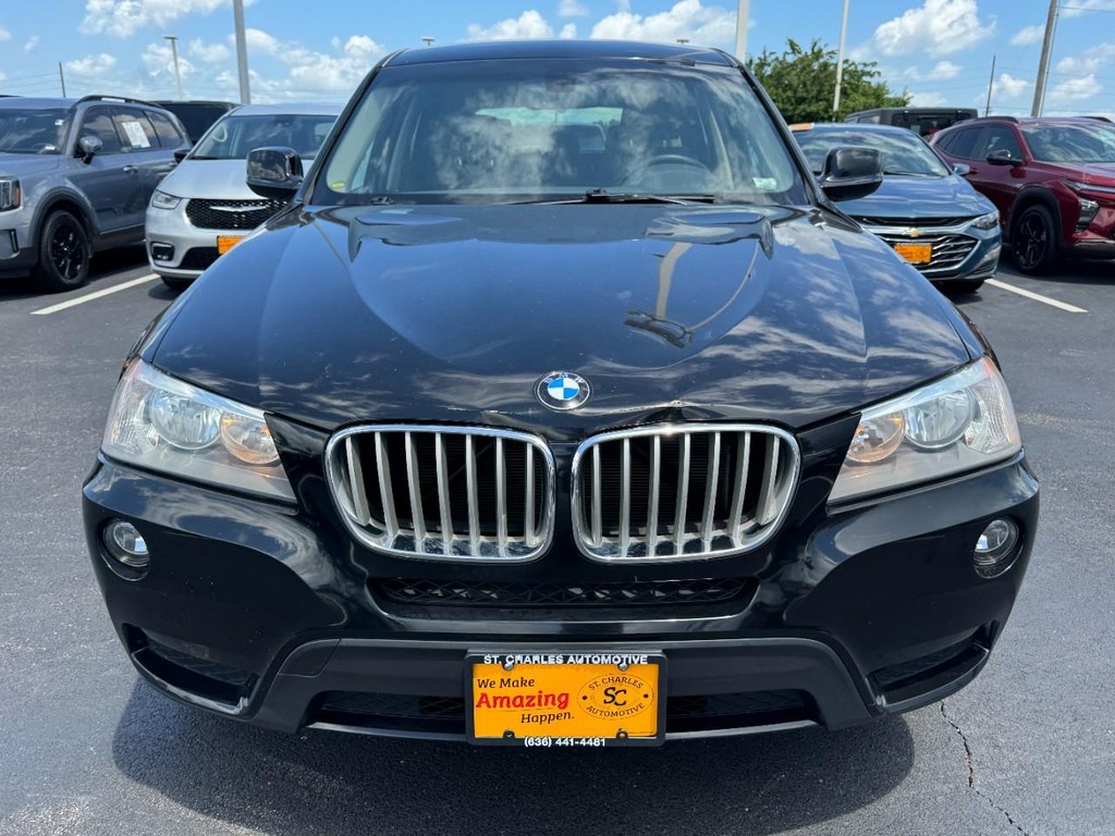 BMW X3 Vehicle Full-screen Gallery Image 09