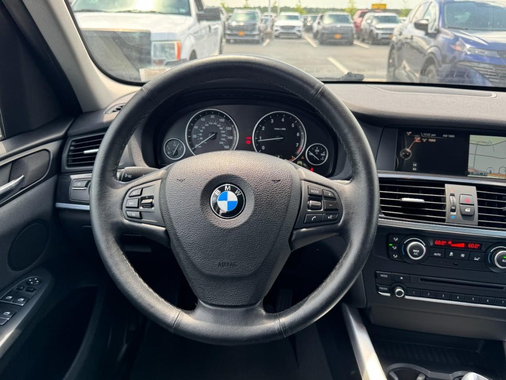 BMW X3 Vehicle Full-screen Gallery Image 12