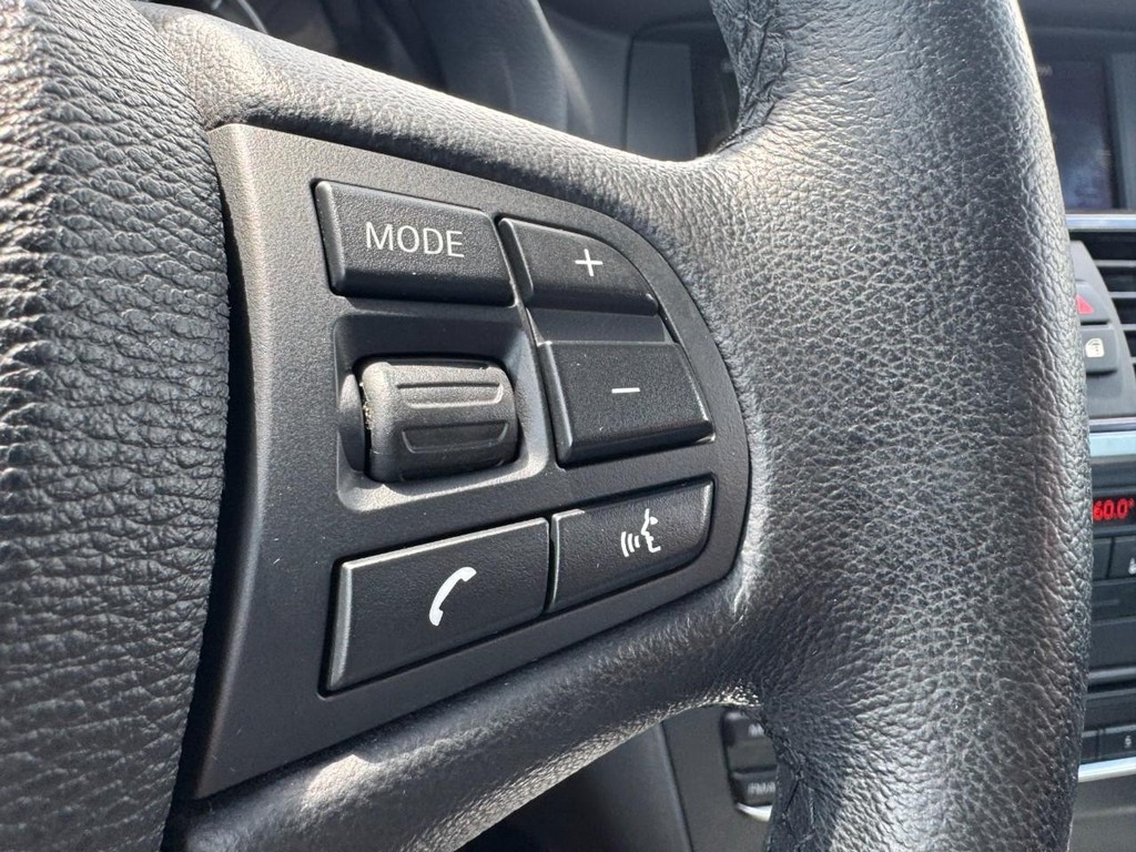 BMW X3 Vehicle Full-screen Gallery Image 17
