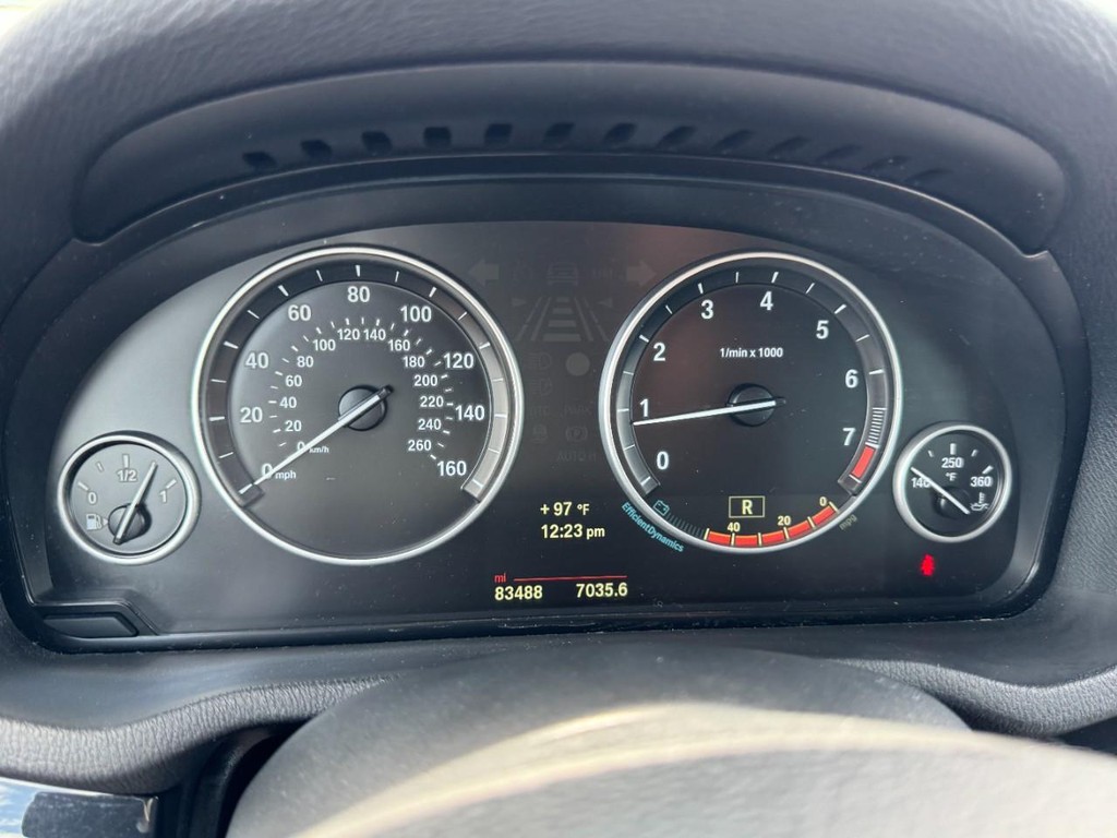 BMW X3 Vehicle Full-screen Gallery Image 23