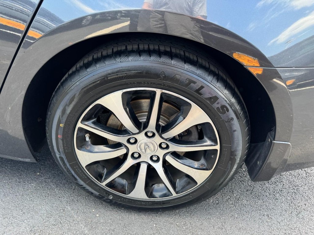 Acura TLX Vehicle Full-screen Gallery Image 07