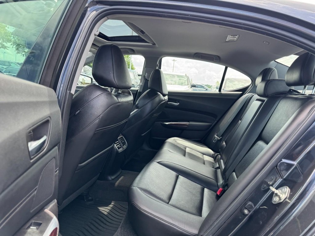 Acura TLX Vehicle Full-screen Gallery Image 10