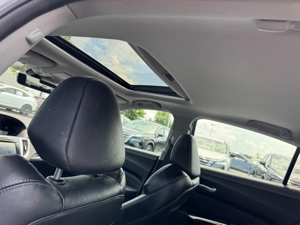 Acura TLX Vehicle Full-screen Gallery Image 11