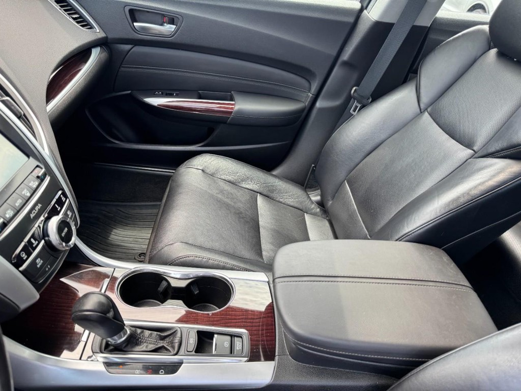 Acura TLX Vehicle Full-screen Gallery Image 14