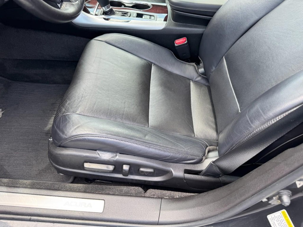 Acura TLX Vehicle Full-screen Gallery Image 15