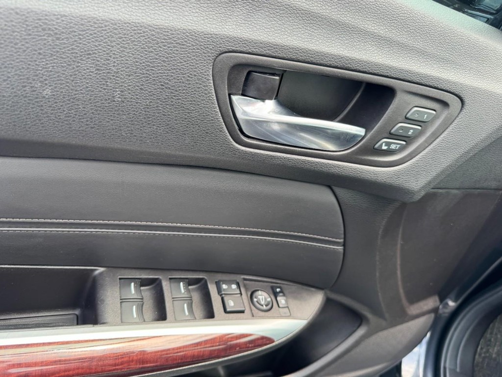 Acura TLX Vehicle Full-screen Gallery Image 16