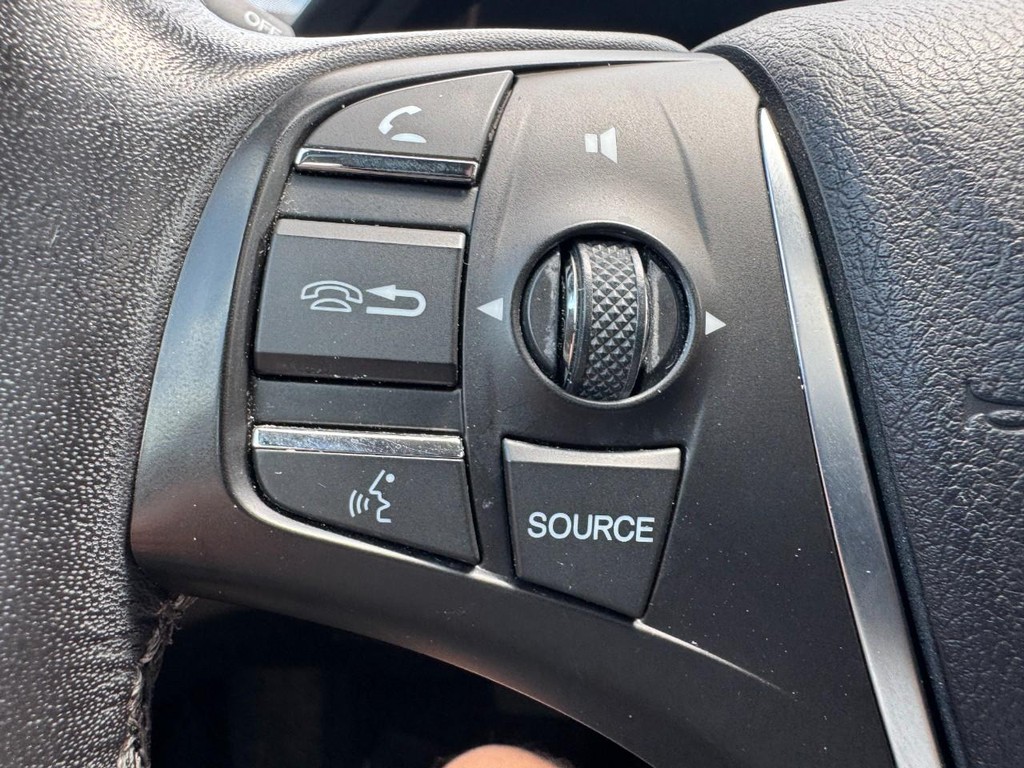 Acura TLX Vehicle Full-screen Gallery Image 17
