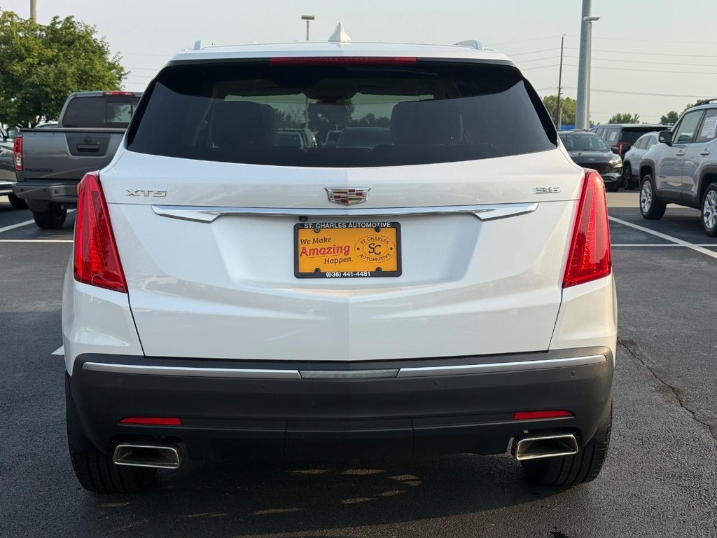 Cadillac XT5 Vehicle Full-screen Gallery Image 04