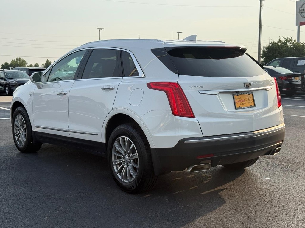 Cadillac XT5 Vehicle Full-screen Gallery Image 05